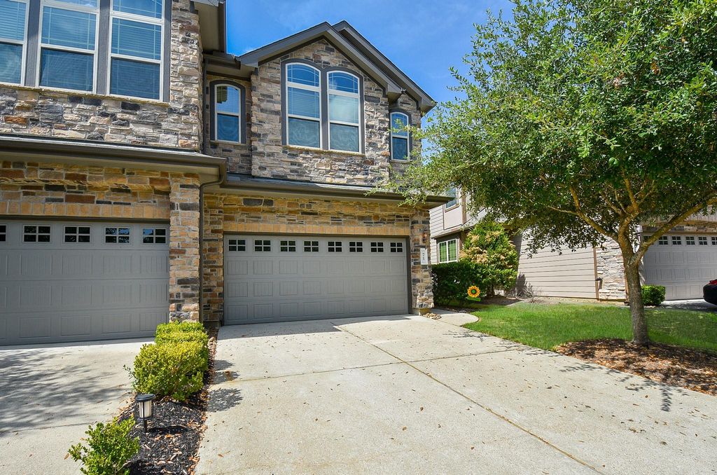 71 Aventura Place, The Woodlands, TX 77389