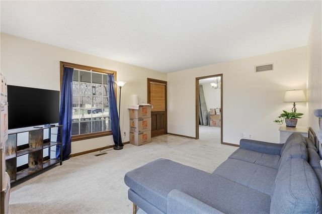 107 14TH Avenue, Greenwood, MO 64034