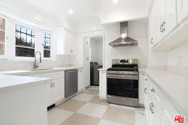 1040 S Alfred Street, Los Angeles, CA 90035