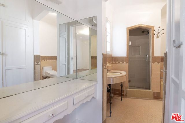 1040 S Alfred Street, Los Angeles, CA 90035