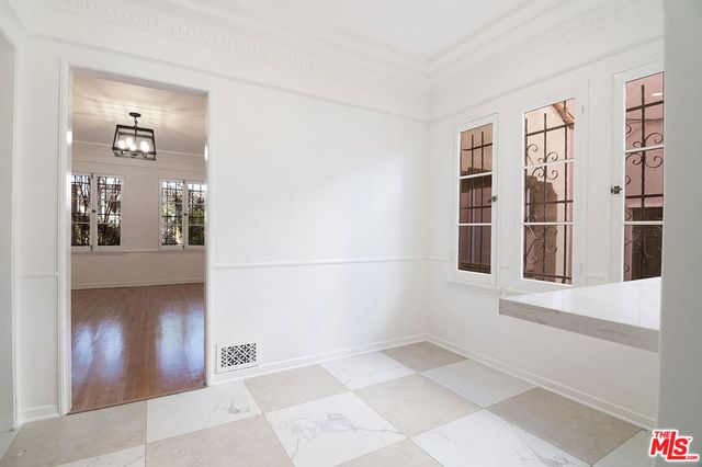 1040 S Alfred Street, Los Angeles, CA 90035