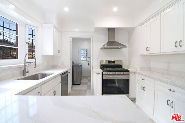 1040 S Alfred Street, Los Angeles, CA 90035