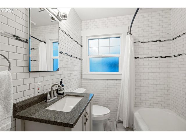 7124 N MONTANA Ave, Portland, OR 97217