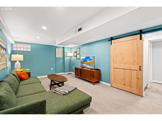 7124 N MONTANA Ave, Portland, OR 97217