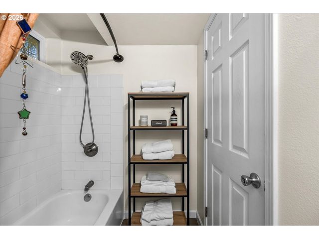 7124 N MONTANA Ave, Portland, OR 97217