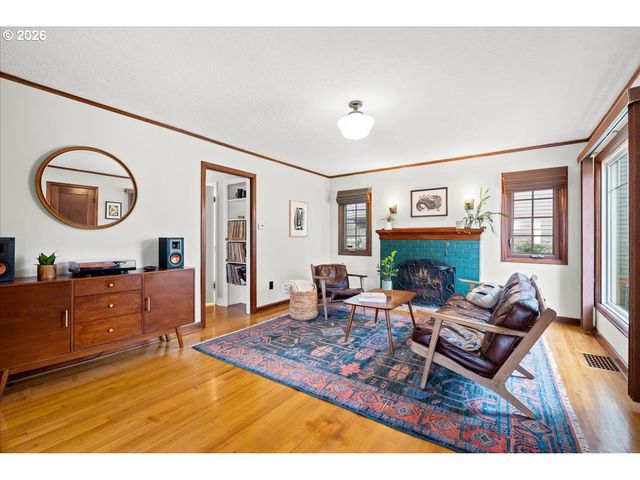 7124 N MONTANA Ave, Portland, OR 97217