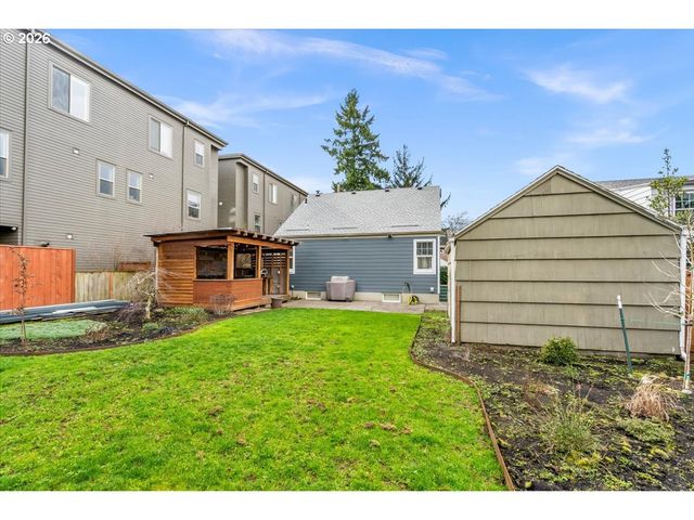 7124 N MONTANA Ave, Portland, OR 97217