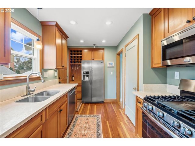 7124 N MONTANA Ave, Portland, OR 97217