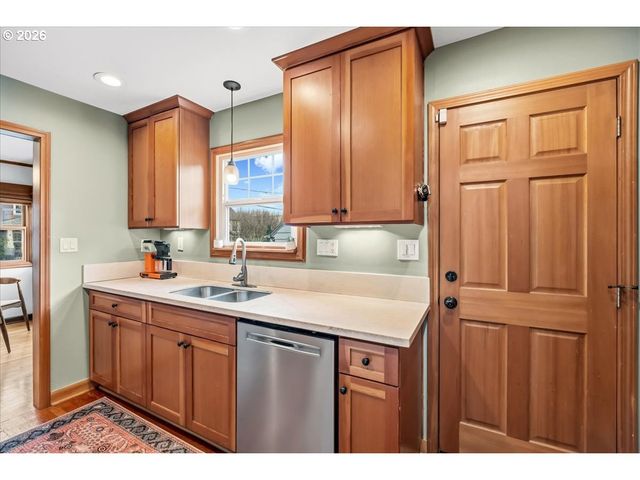 7124 N MONTANA Ave, Portland, OR 97217