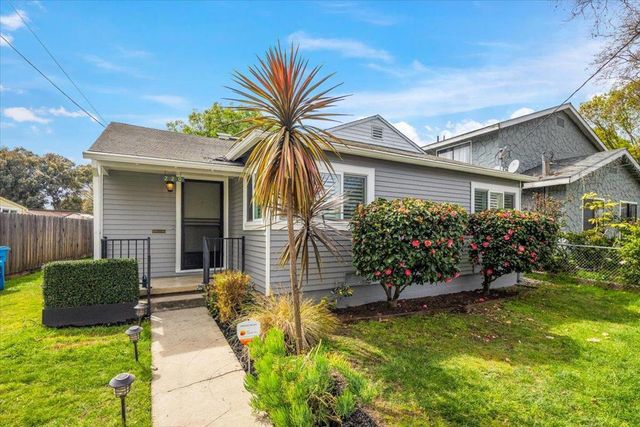 220 Lindbergh Street, San Mateo, CA 94401