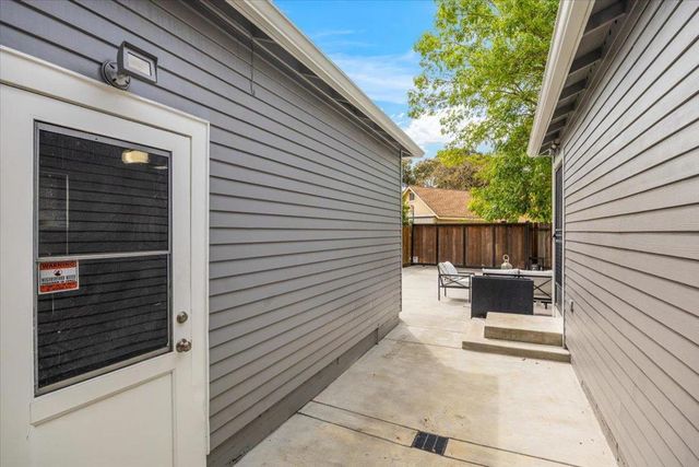 220 Lindbergh Street, San Mateo, CA 94401