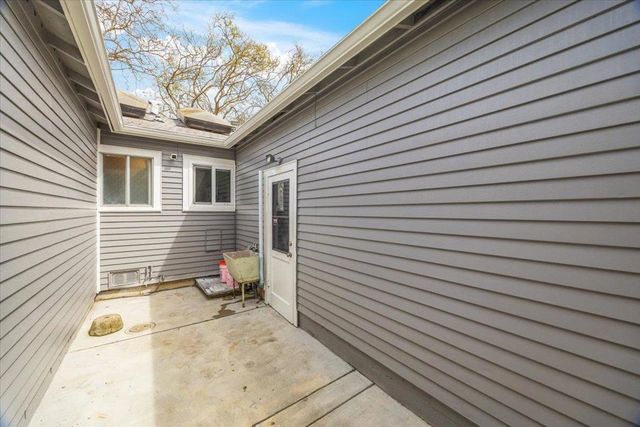 220 Lindbergh Street, San Mateo, CA 94401