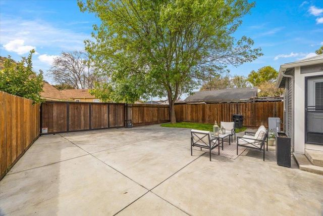 220 Lindbergh Street, San Mateo, CA 94401