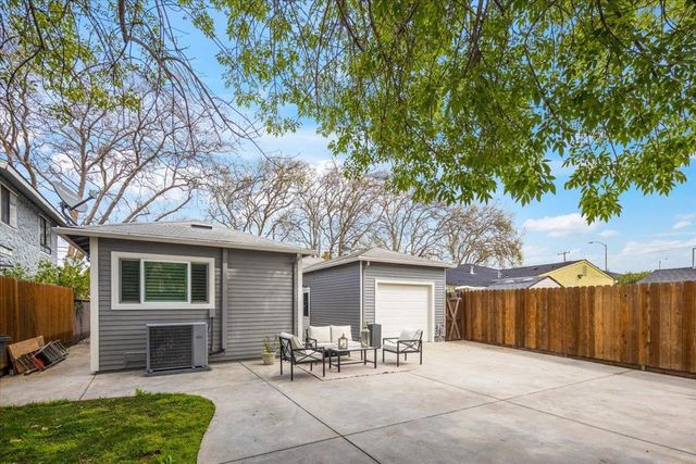 220 Lindbergh Street, San Mateo, CA 94401