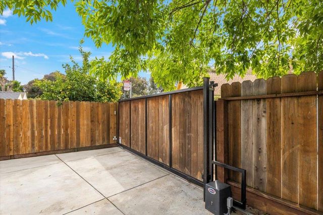 220 Lindbergh Street, San Mateo, CA 94401