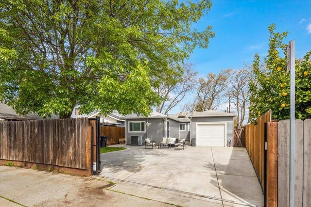 220 Lindbergh Street, San Mateo, CA 94401