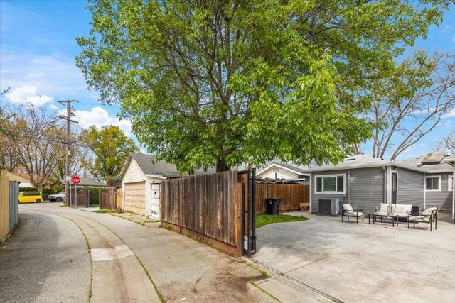 220 Lindbergh Street, San Mateo, CA 94401