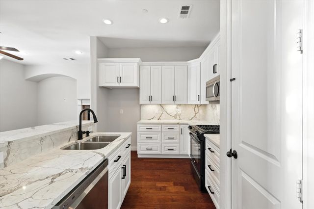 6755 Plaza Via, Irving, TX 75039