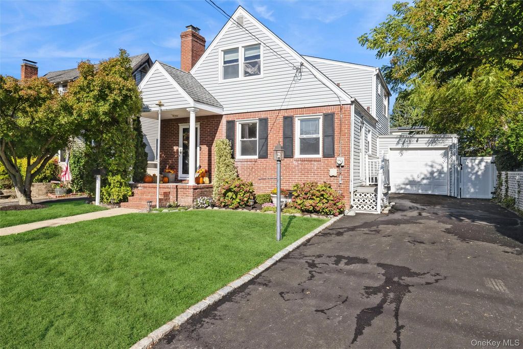 35 Annette Avenue, Merrick, NY 11566 — exterior