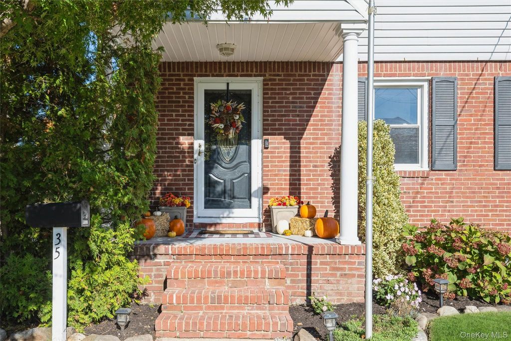 35 Annette Avenue, Merrick, NY 11566 — photo 2