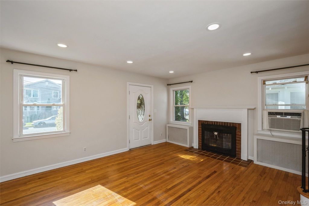 35 Annette Avenue, Merrick, NY 11566 — photo 3