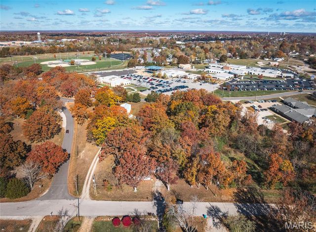 995 Lake Road, Sullivan, MO 63080