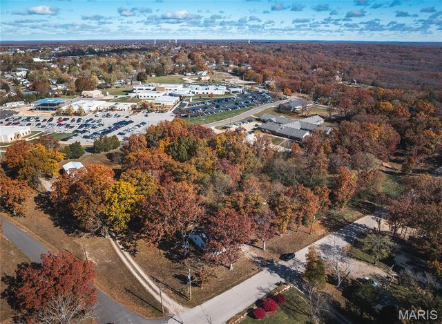 995 Lake Road, Sullivan, MO 63080