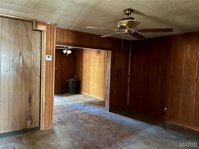 995 Lake Road, Sullivan, MO 63080