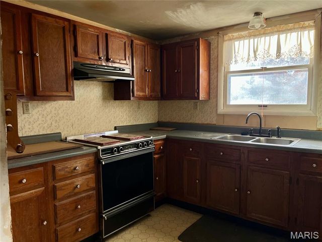 995 Lake Road, Sullivan, MO 63080