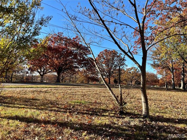 995 Lake Road, Sullivan, MO 63080