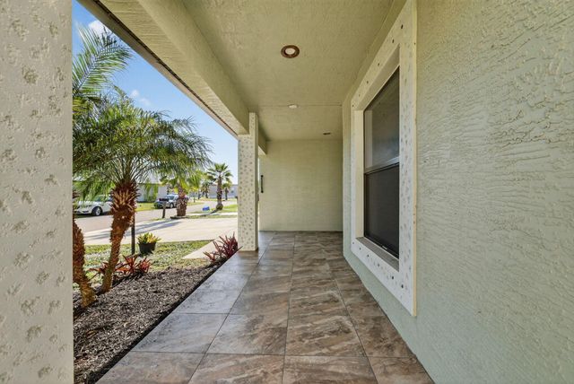 35 S Alhambra Lane, Port St Lucie, FL 34952