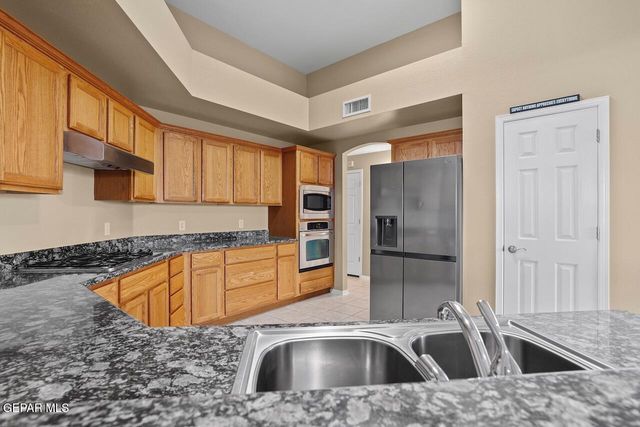 6673 CABANA DEL SOL Drive, El Paso, TX 79911