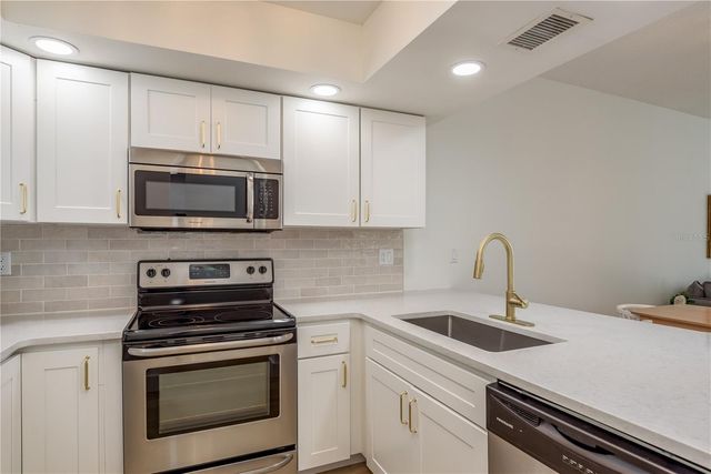 320 ISLAND WAY 209, Clearwater Beach, FL 33767