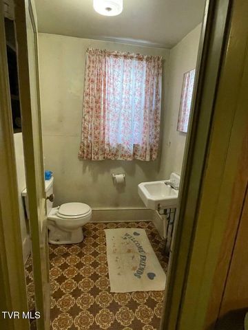 12329 Crab Orchard Road, Coeburn, VA 24230