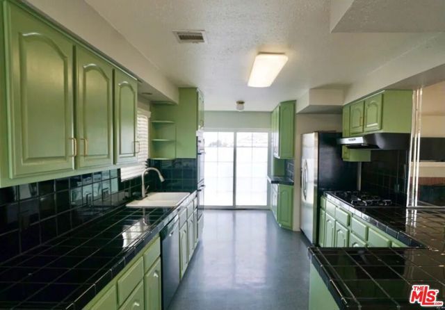 5400 West Boulevard, Los Angeles, CA 90043