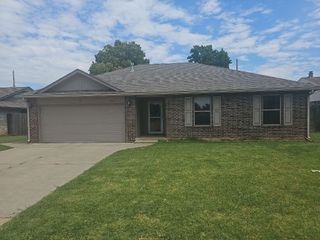 703 W 8th Street, Edmond, OK 73003