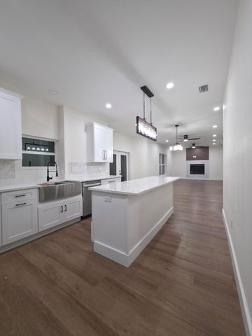 4699 Meadow Lake Drive, Crestview, FL 32539