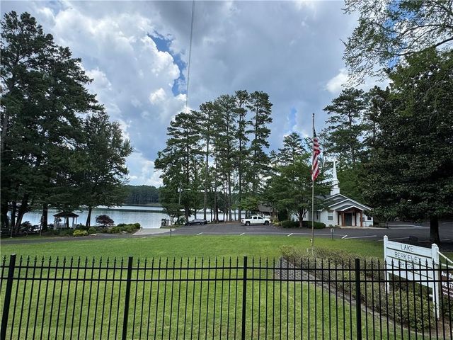 835 Lakeshore NW Drive, Berkeley Lake, GA 30096