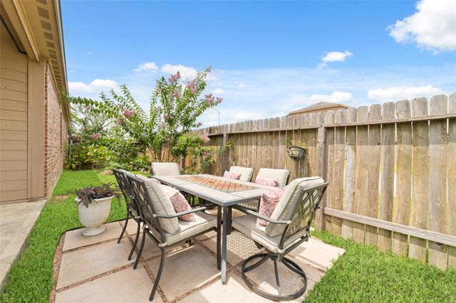 12054 Fairquarter Lane, Pinehurst, TX 77362