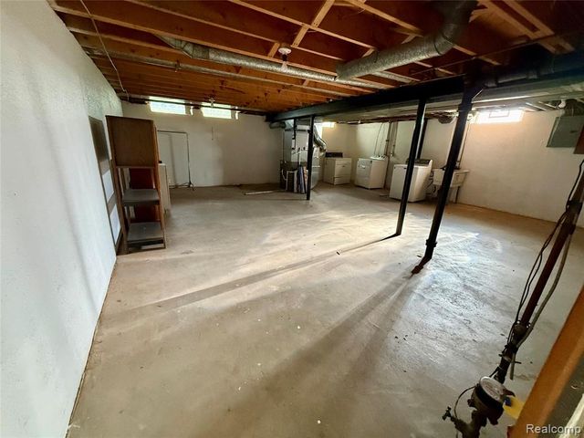 30943 Roselawn Drive, Warren, MI 48088