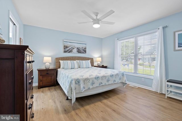 17 NEW CASTLE CT, Ocean View, DE 19970