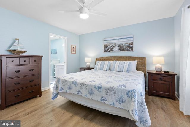 17 NEW CASTLE CT, Ocean View, DE 19970