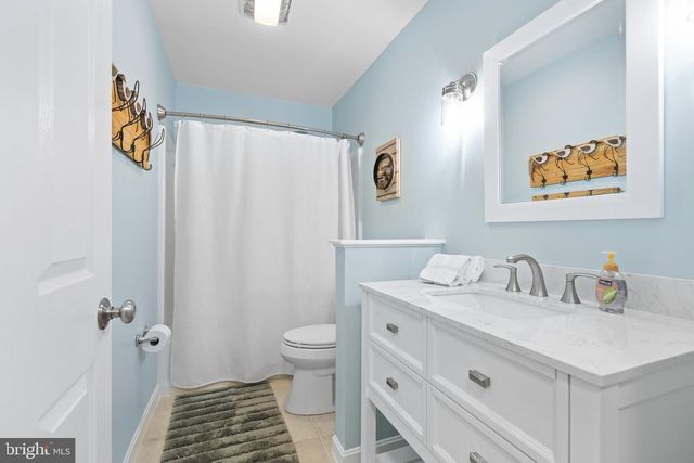 17 NEW CASTLE CT, Ocean View, DE 19970