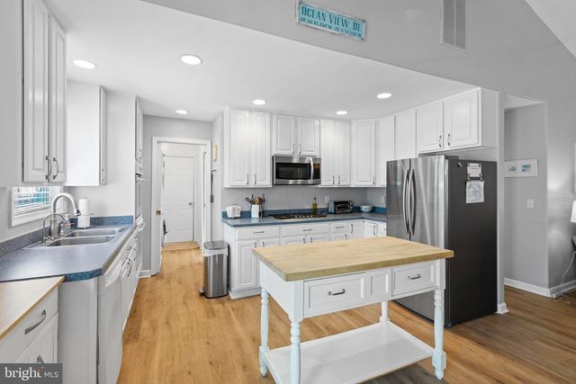 17 NEW CASTLE CT, Ocean View, DE 19970