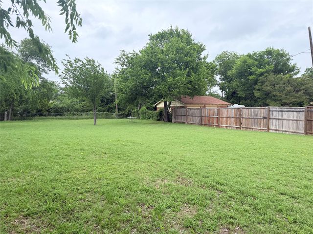 5633 Oak Grove Road N, Fort Worth, TX 76134