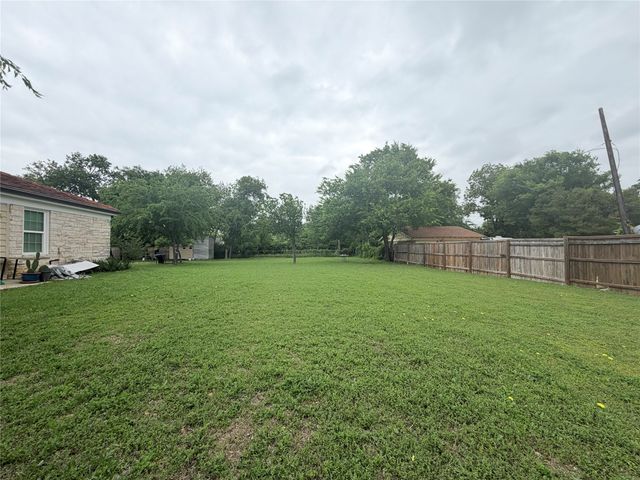 5633 Oak Grove Road N, Fort Worth, TX 76134