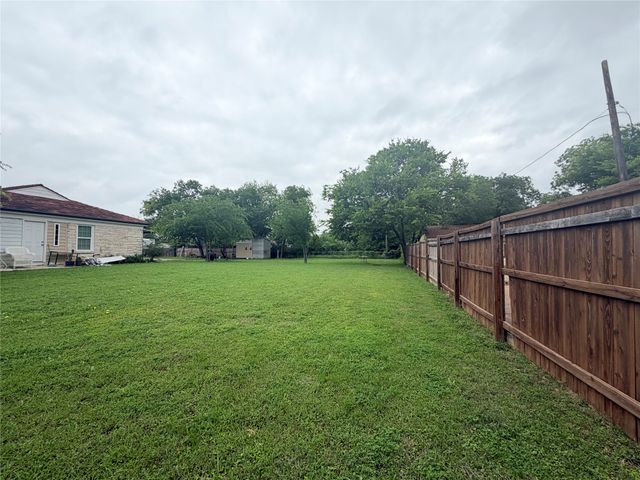 5633 Oak Grove Road N, Fort Worth, TX 76134