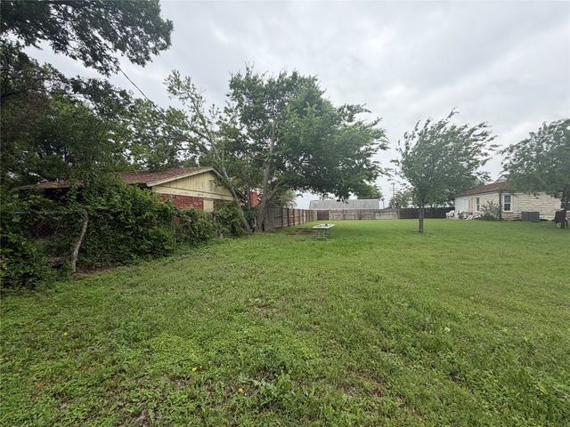 5633 Oak Grove Road N, Fort Worth, TX 76134