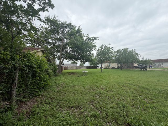 5633 Oak Grove Road N, Fort Worth, TX 76134