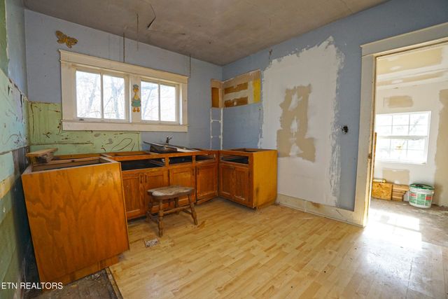 182 County Road 900, Etowah, TN 37331